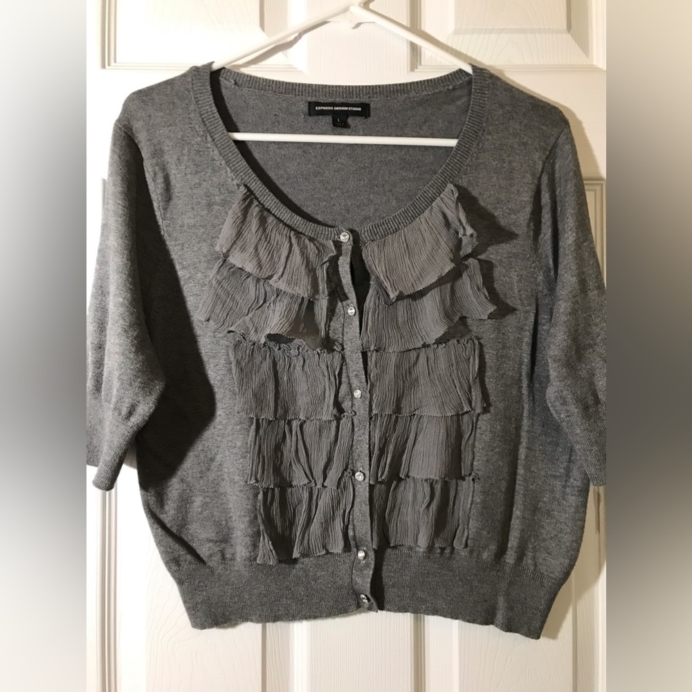 Express design studio size large gray light weight cropped sweater so cute